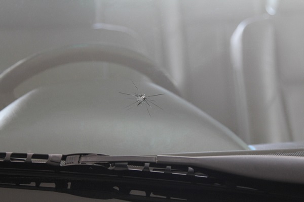 Even small cracks can have major consequences for windshields