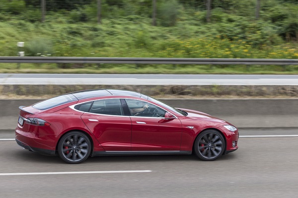The Model S, pictured here, has reportedly had issues with its air suspension system