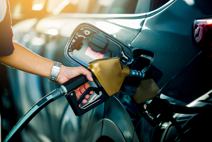 Filling up a fuel tank can help to avoid condensation