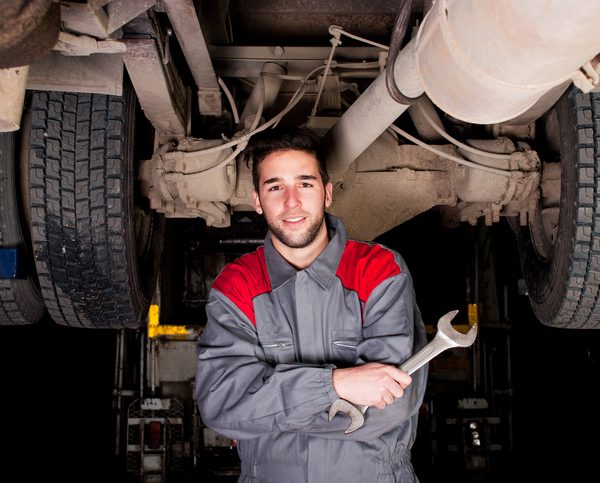 In Auto Mechanic School? 3 Essential Skills for Fleet Mechanics