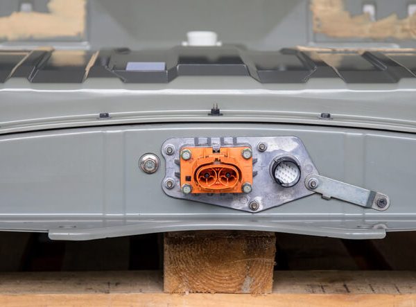 electric vehicle battery pack with high voltage safety disconnect system